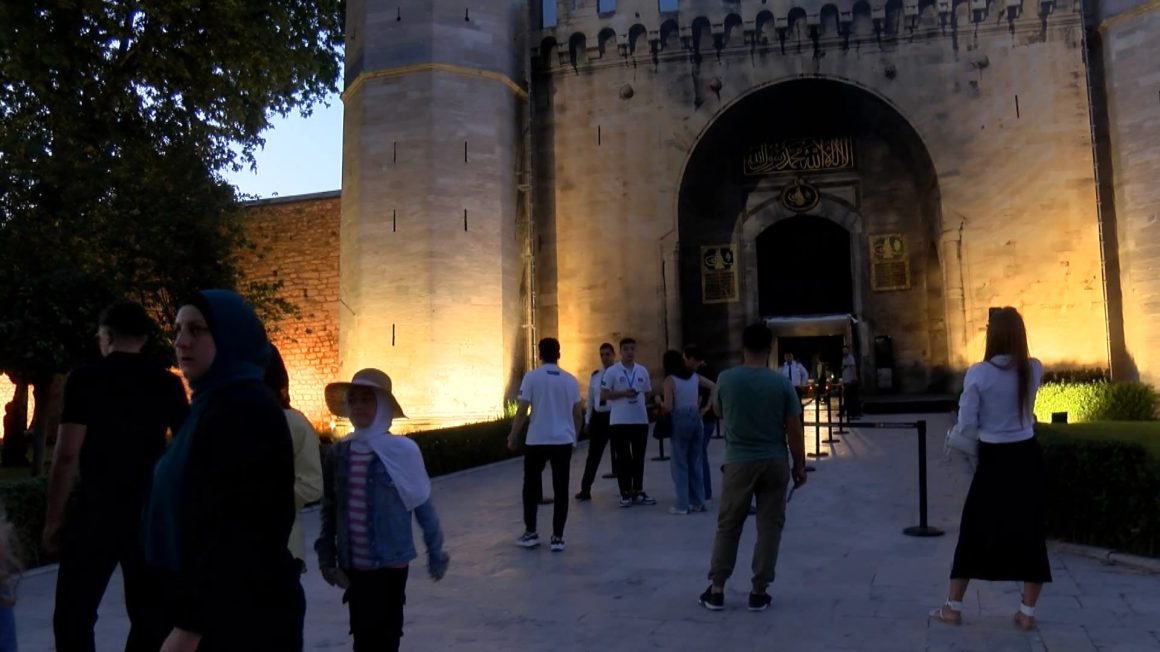 İstanbul - Topkapı Sarayı ilk kez gece ziyaretlerine açıld.