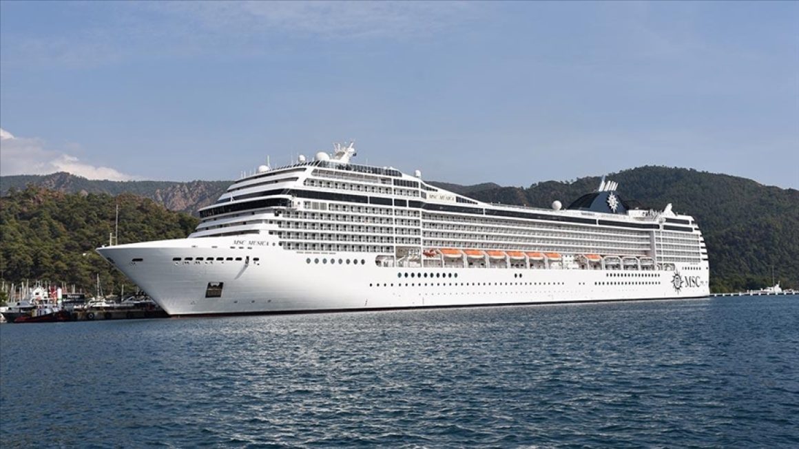 MSC Musica am Hafen von Marmaris