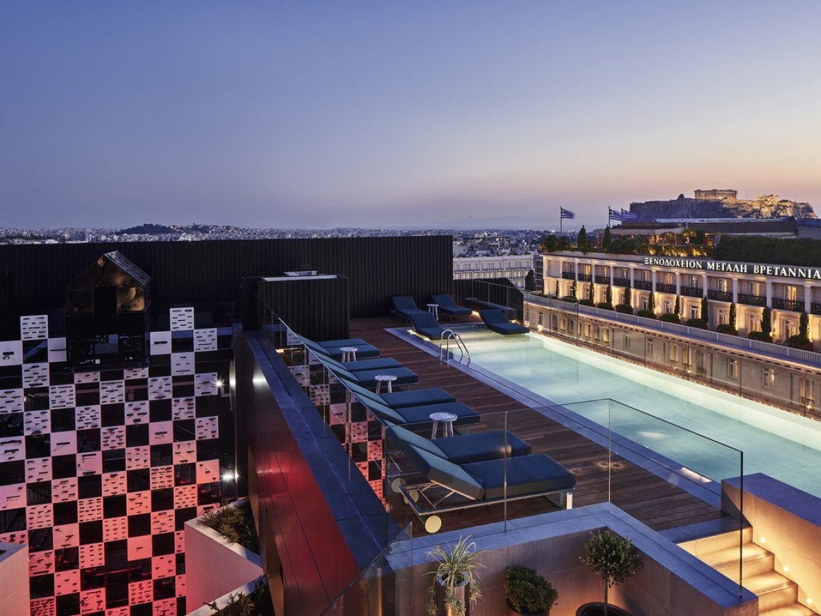 Eine Hotelanlage in Athen mit Blick auf die Stadt und die Akropolis (Bildquelle: Accor)