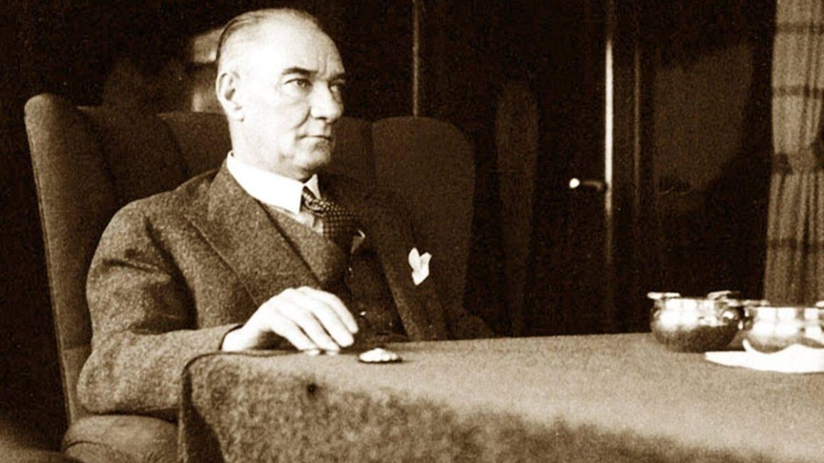 bakan-ersoy-ataturk-un-ilk-kez-yayinlanan-goruntu-kaydini-paylasti