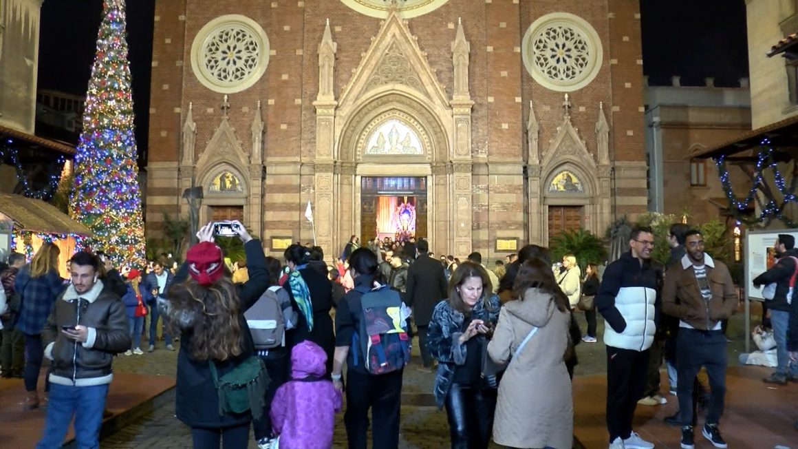 saint-antuan-kilisesinde-noel-ayini_5822_dhaphoto1